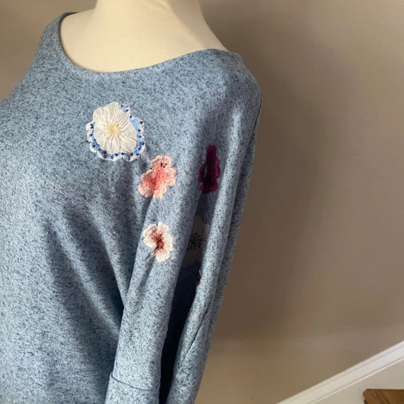 Anthropologie Dolman Sleeve Blue Embroidered Top - Picture 9 of 9